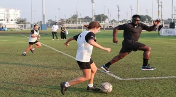 أسطورة مانشستر سيتي.. يشجع لاعبي الإمارات على بناء مهارات جديدة